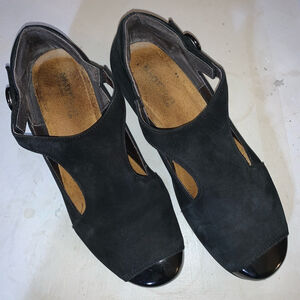 Women's Naot Black Leather low Heels size 37
